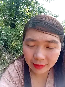 Snapshot of quynhkoolbae chatting on November 2025 03:39:01 AM quynhkoolbae online show from November 2025 03:39:01 AM