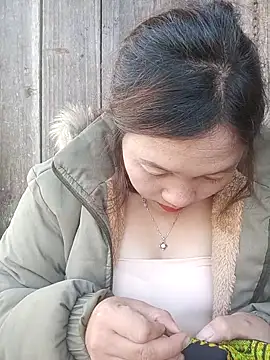 miumiu 00 online show from December 2025 03:00:02 AM