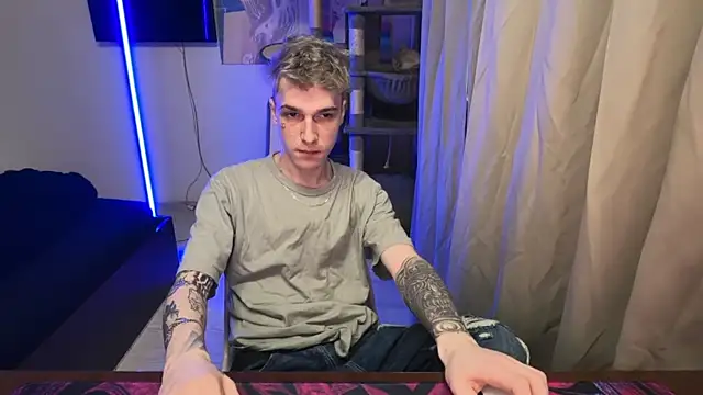 Snapshot of davesinner chatting on April 2026 05:04:02 PM davesinner online show from April 2026 05:04:02 PM