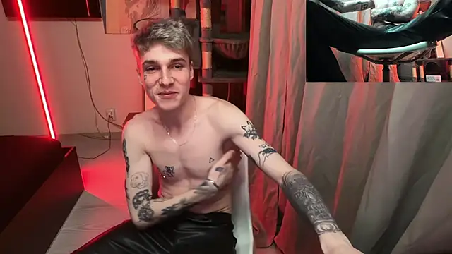 Snapshot of davesinner chatting on April 2026 11:35:02 PM davesinner online show from April 2026 11:35:02 PM