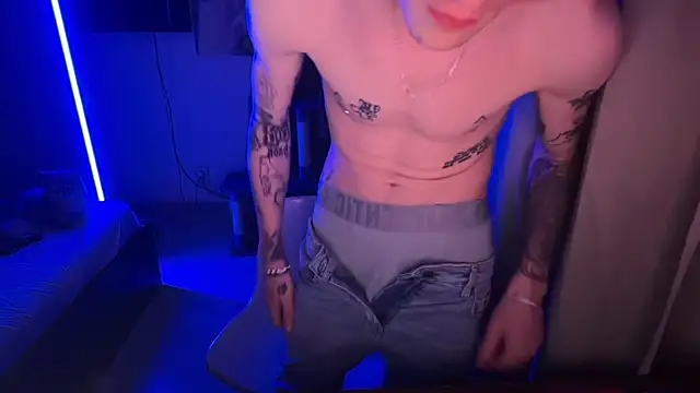 Snapshot of davesinner chatting on April 2026 02:26:02 AM davesinner online show from April 2026 02:26:02 AM