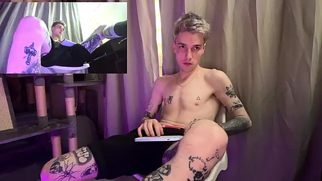 Snapshot of davesinner chatting on April 2026 03:38:02 PM davesinner online show from April 2026 03:38:02 PM