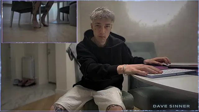 Snapshot of davesinner chatting on May 2026 08:44:02 AM davesinner online show from May 2026 08:44:02 AM