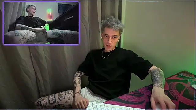 Snapshot of davesinner chatting on May 2026 12:28:02 AM davesinner online show from May 2026 12:28:02 AM