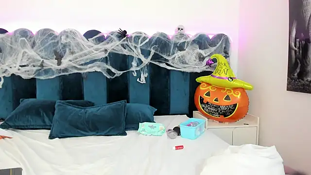 Snapshot of EmilyHanks_ chatting on November 2025 12:34:02 AM EmilyHanks online show from November 2025 12:34:02 AM