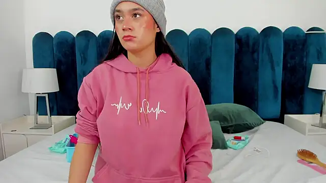 Snapshot of EmilyHanks_ chatting on November 2025 11:13:01 PM EmilyHanks online show from November 2025 11:13:01 PM