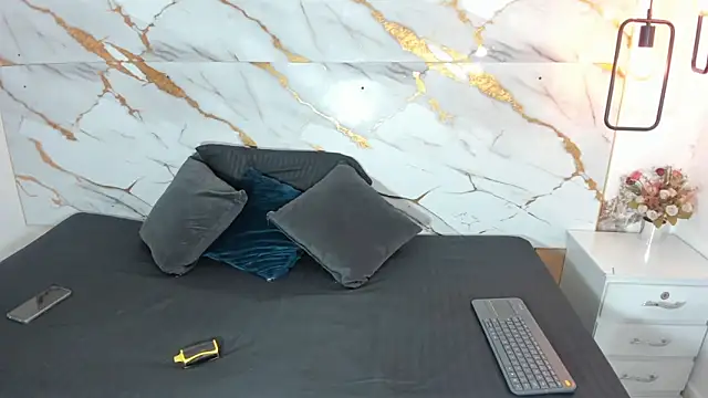 alise rouse online show from October 2025 04:08:02 AM