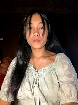 EmLy02 online show from November 2025 12:16:01 PM