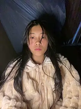 EmLy02 online show from November 2025 12:19:02 PM