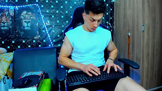 Snapshot of javiersexymann chatting on September 2025 05:10:02 AM javiersexymann online show from September 2025 05:10:02 AM