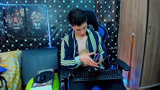 Snapshot of javiersexymann chatting on September 2025 08:58:01 PM javiersexymann online show from September 2025 08:58:01 PM