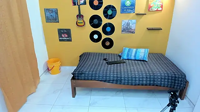 skinnyverus18 online show from March 2026 06:58:01 PM