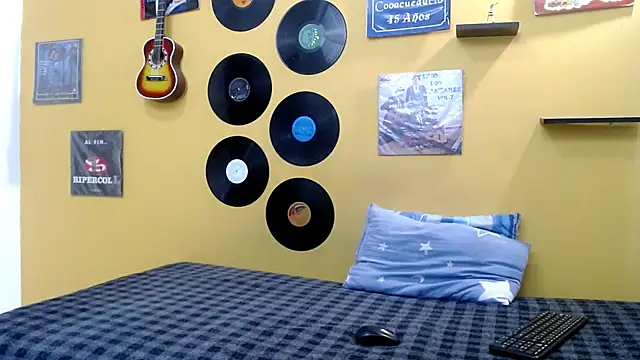 skinnyverus18 online show from April 2026 07:14:01 PM