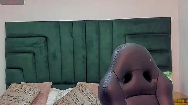 SaraWagner  online show from April 2026 12:04:01 AM