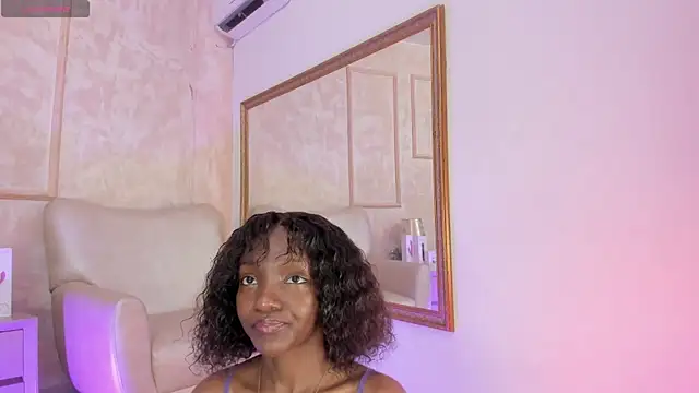 Snapshot of Keirahartz chatting on November 2025 04:56:02 AM Keirahartz online show from November 2025 04:56:02 AM