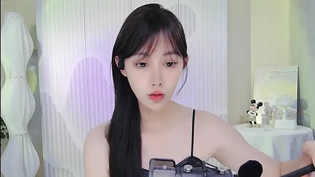 Nuan Qi online show from October 2025 02:20:01 AM