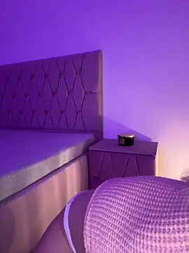 LunaCharm online show from December 2025 06:36:02 PM