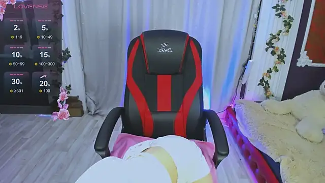 Lunar Lily online show from October 2025 05:28:02 AM