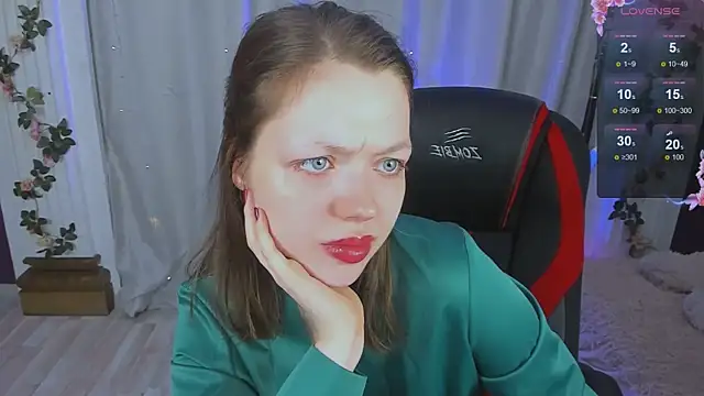 Lunar Lily online show from October 2025 05:30:02 AM