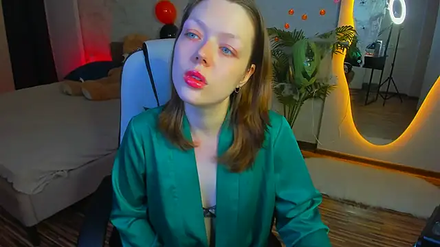 Lunar Lily online show from November 2025 05:31:01 AM