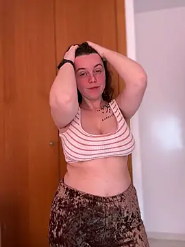 TenderLaGlamor online show from February 2026 12:30:01 PM