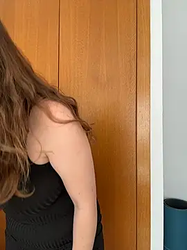 TenderLaGlamor online show from February 2026 11:53:01 AM