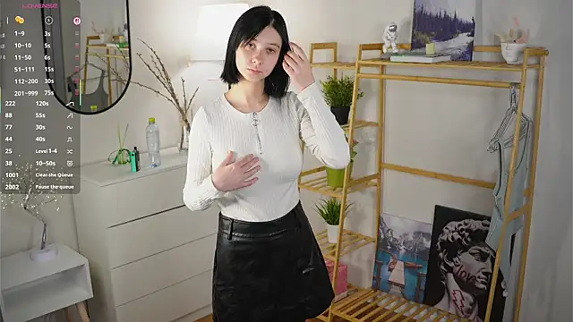 SuzanneHowse online show from November 2025 04:46:01 AM