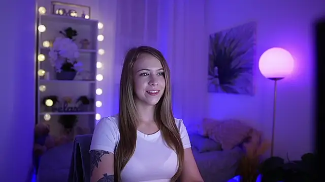 Snapshot of Cindy_Grey chatting on September 2025 06:33:02 PM Cindy Grey online show from September 2025 06:33:02 PM