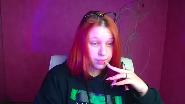 ScarletVixen  online show from October 2025 06:04:01 PM