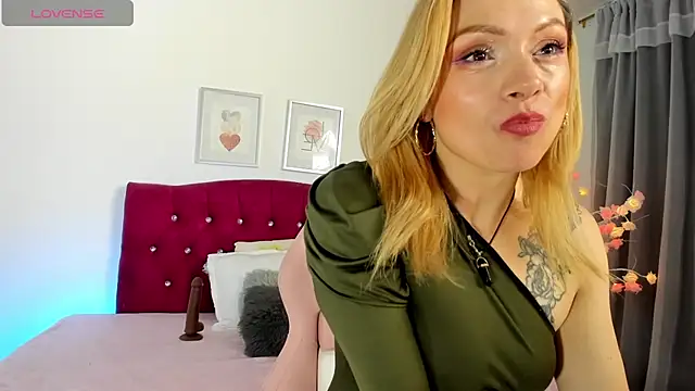 Snapshot of scarlett_blake11 chatting on October 2025 04:00:02 AM scarlett blake11 online show from October 2025 04:00:02 AM