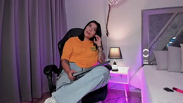 emy williams online show from October 2025 07:36:02 PM