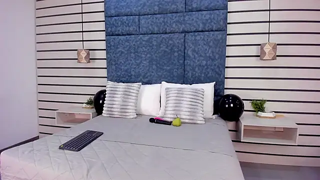 NatyLeone online show from October 2025 08:06:02 PM