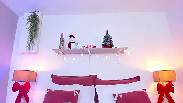 LuciaBenett  online show from December 2025 07:20:02 PM