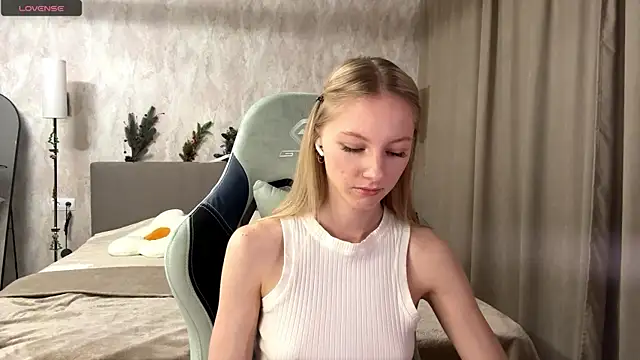 BrightAnnie online show from December 2025 02:12:02 PM