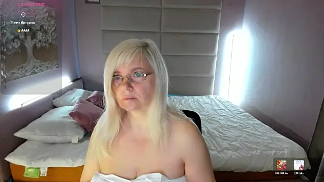 Snapshot of Hella_Fabel chatting on July 2026 01:03:01 AM Hella Fabel online show from July 2026 01:03:01 AM