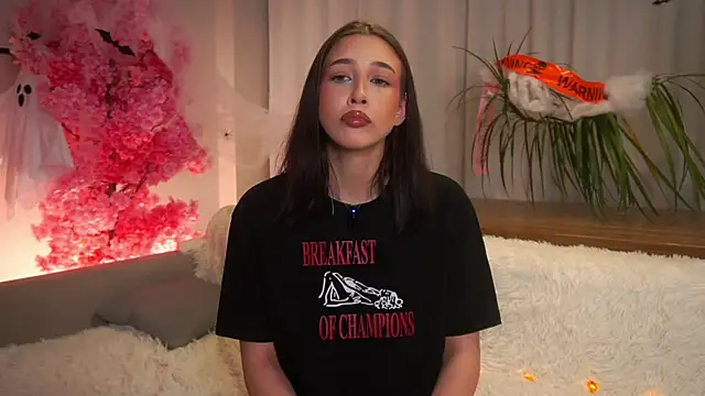 EviaRabasca online show from October 2025 11:44:01 AM