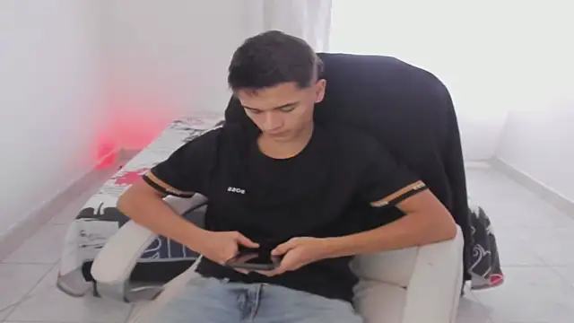 Aron Boyy online show from September 2025 07:59:02 PM