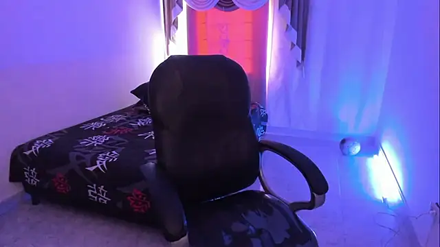 Aron Boyy online show from December 2025 07:43:01 PM