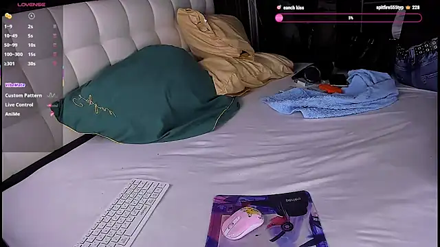 Kimberly Wolker online show from April 2026 11:52:02 AM