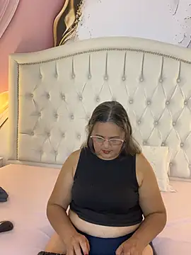 Snapshot of Lucy_Milf_474 chatting on July 2026 12:14:01 PM Lucy Milf 474 online show from July 2026 12:14:01 PM