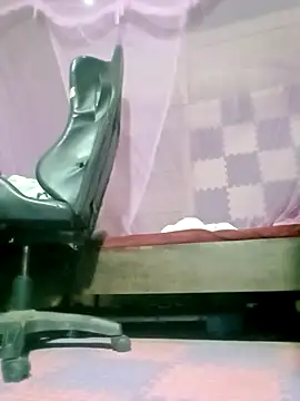 Surrilove online show from April 2026 10:59:01 PM