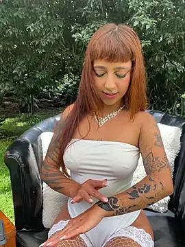 AliceMrtnz online show from April 2026 04:55:01 PM