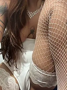 AliceMrtnz online show from April 2026 07:58:01 PM