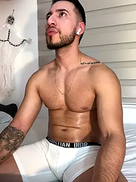 Thiago Hill online show from October 2025 05:41:02 PM