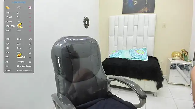 venus cortez online show from November 2025 05:57:01 PM