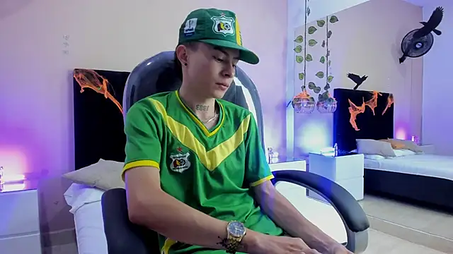 Nascary Fox online show from October 2025 08:02:02 PM