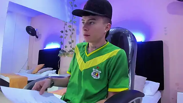 Nascary Fox online show from December 2025 07:21:02 PM