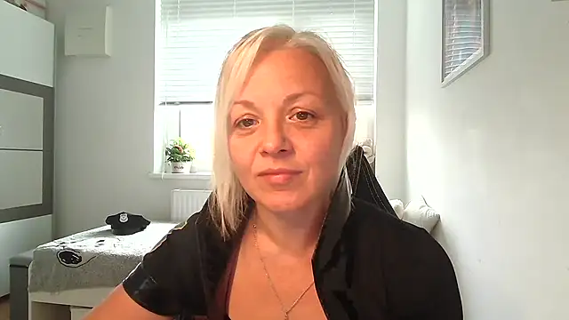 Linsy Kim online show from October 2025 06:45:01 AM