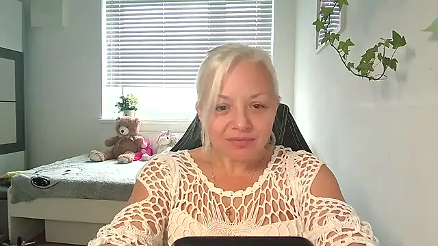 Linsy Kim online show from December 2025 09:25:01 AM