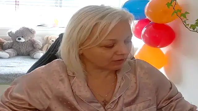 Linsy Kim online show from December 2025 10:43:01 AM